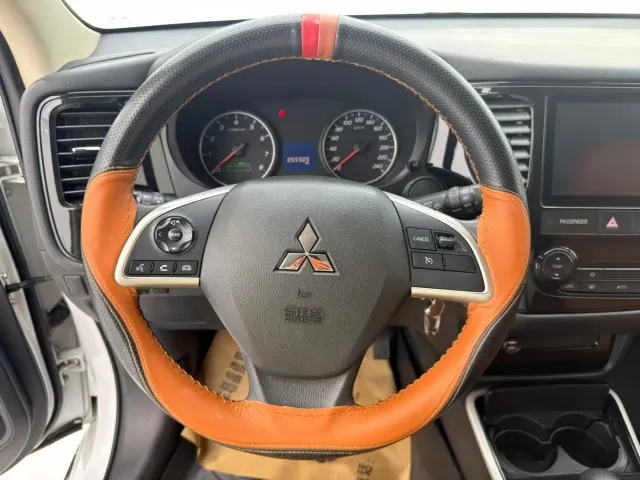 Mitsubishi Outlander — Фото автомобиля 11