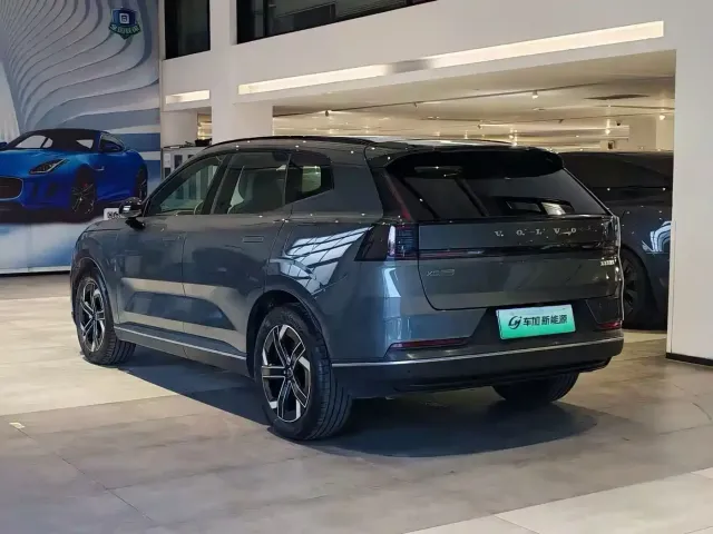 Volvo Volvo XC70 Plug-in Hybrid 2025 Standard — Фото автомобиля 9