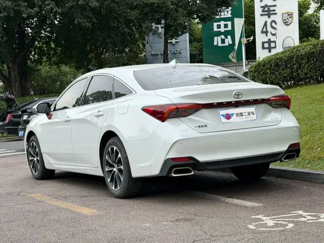 Toyota Avalon — Фото автомобиля 4