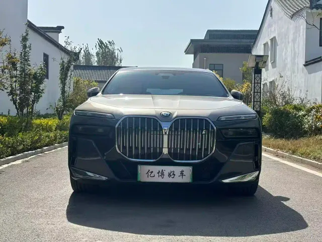 BMW i7 — Фото автомобиля 2