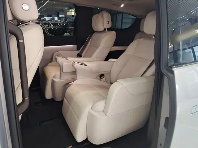 Li Auto MEGA — Фото автомобиля 16