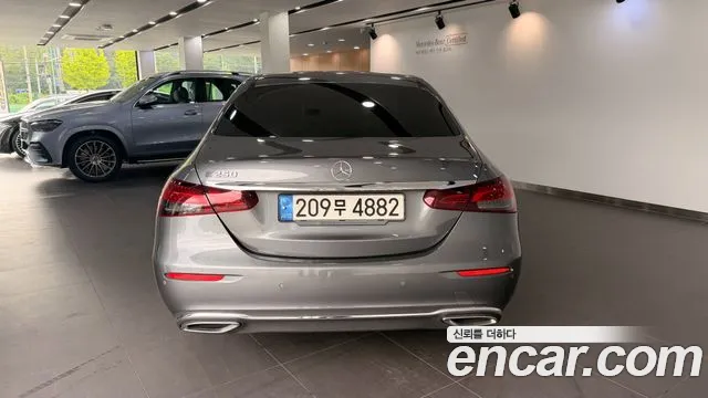 Mercedes-Benz E-Class — Фото автомобиля 4