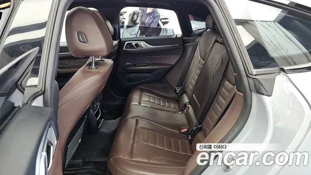 BMW i4 — Фото автомобиля 16