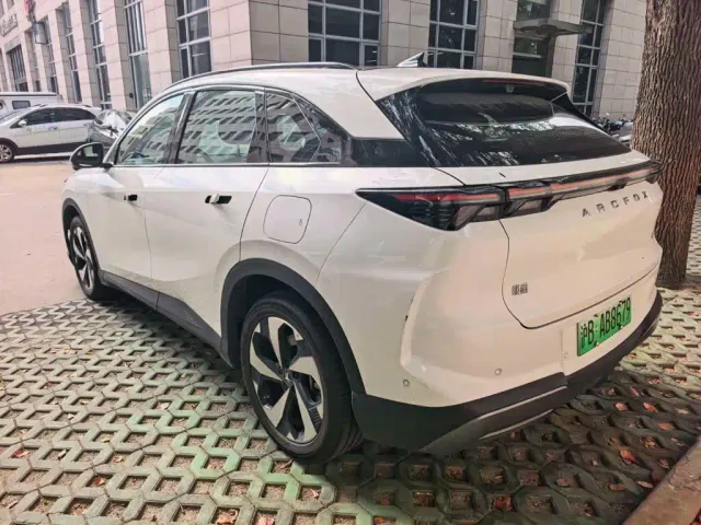 Arcfox Alpha T5 — Фото автомобиля 6