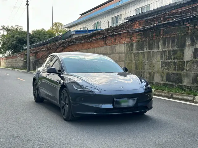 Tesla Model 3 — Фото автомобиля 3