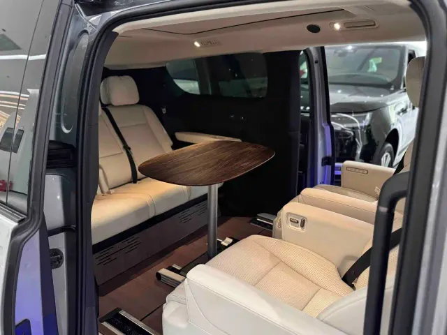 Li Auto MEGA — Фото автомобиля 8