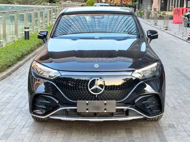 Mercedes-Benz EQE SUV — Фото автомобиля 3