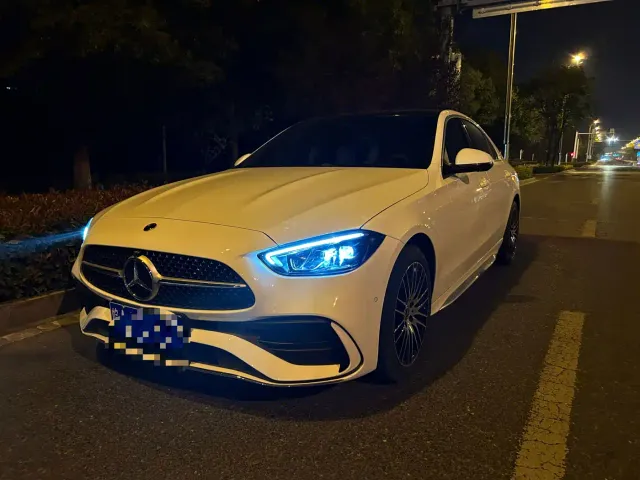 Фотография автомобиля — Mercedes-Benz C-Class
