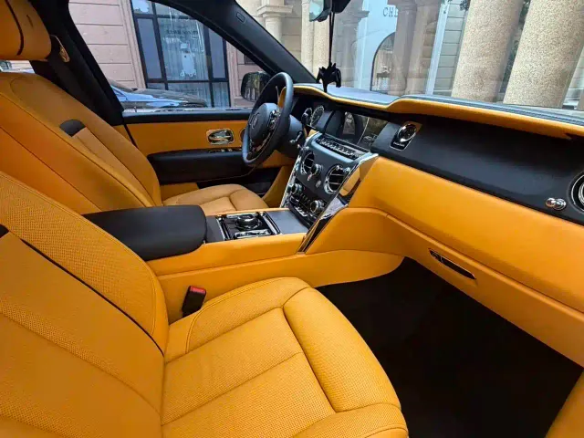 Rolls-Royce Cullinan — Фото автомобиля 10