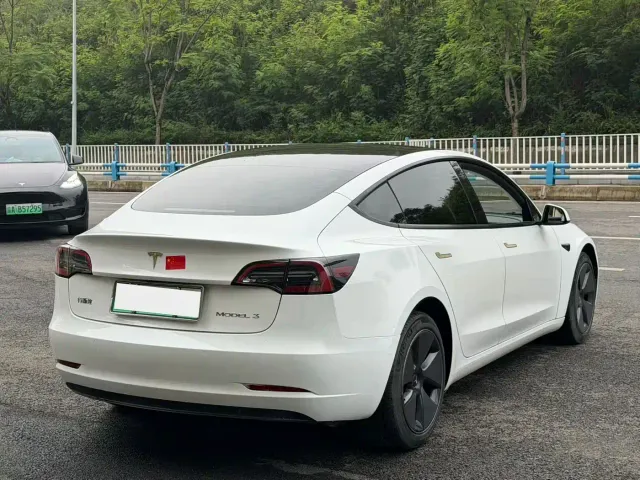 Tesla Model 3 — Фото автомобиля 9