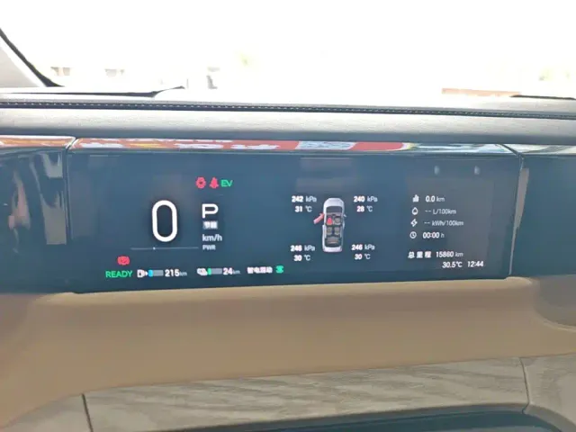GAC Trumpchi E8 — Фото автомобиля 11