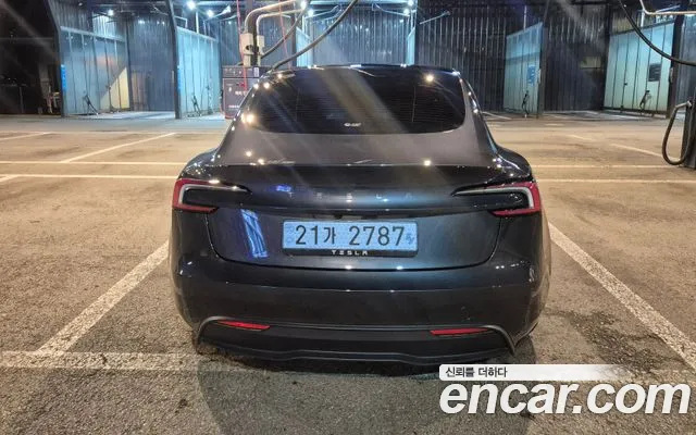 Tesla Model 3 — Фото автомобиля 2