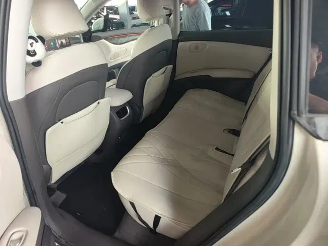 IM Motors LS6 — Фото автомобиля 16