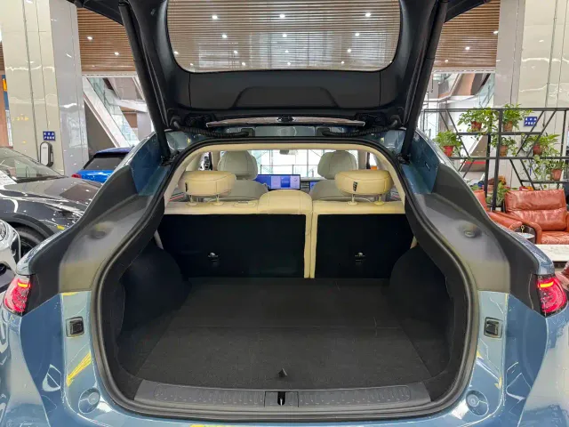 IM Motors LS6 — Фото автомобиля 12