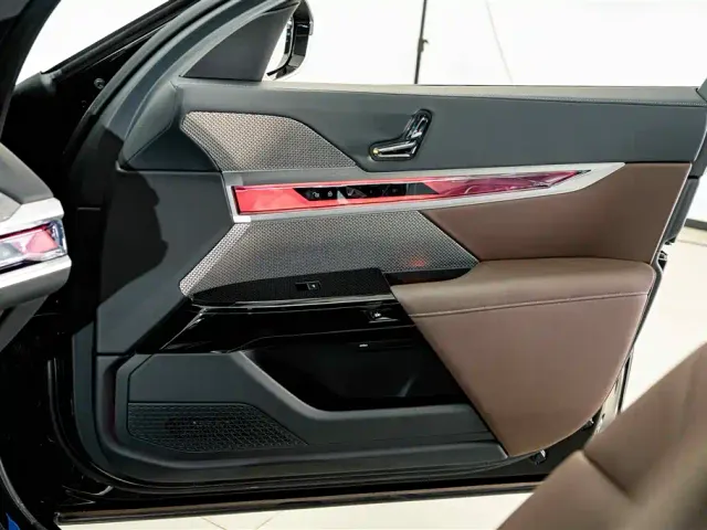 BMW i7 — Фото автомобиля 17