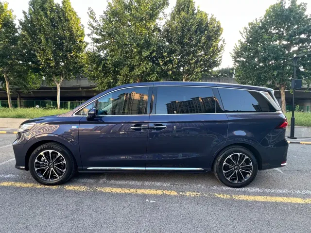 Roewe iMAX8 — Фото автомобиля 7