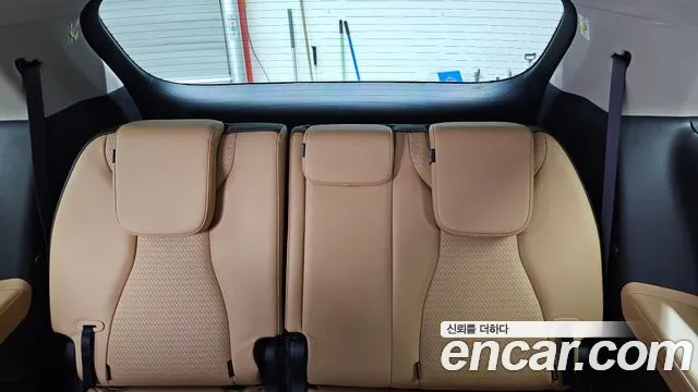 Kia Canival — Фото автомобиля 9