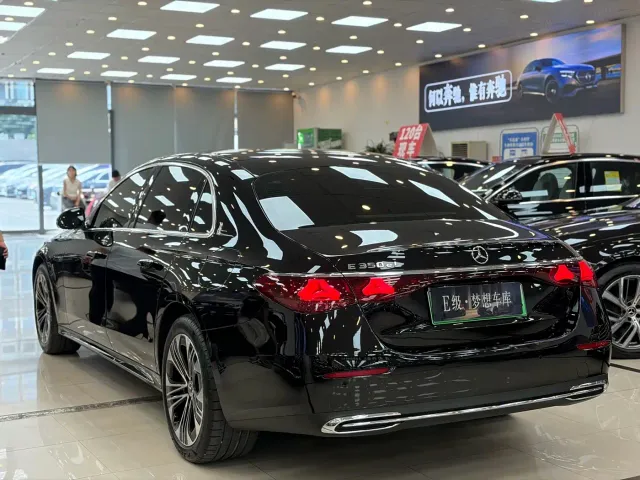 Mercedes-Benz E-Class — Фото автомобиля 5