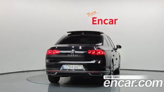 Volkswagen Passat — Фото автомобиля 4