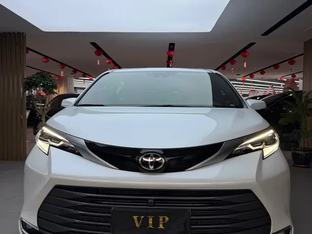 Toyota Sienna — Фото автомобиля 2