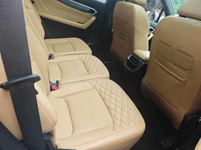 Geely Haoyue L — Фото автомобиля 12