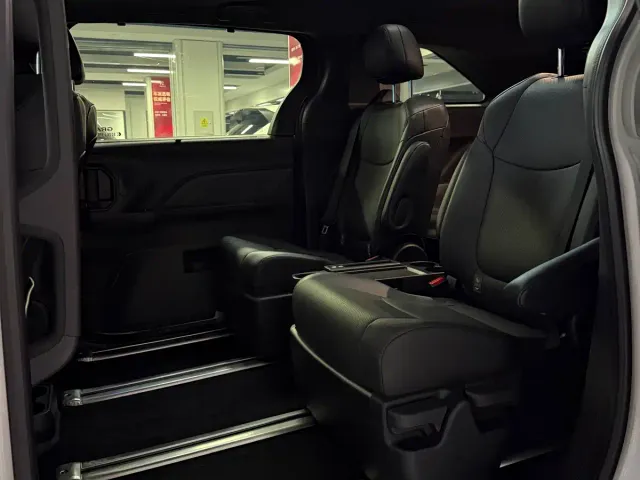 Toyota Granvia — Фото автомобиля 14