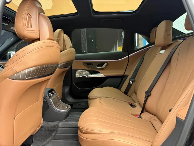 Mercedes-Benz E-Class — Фото автомобиля 13