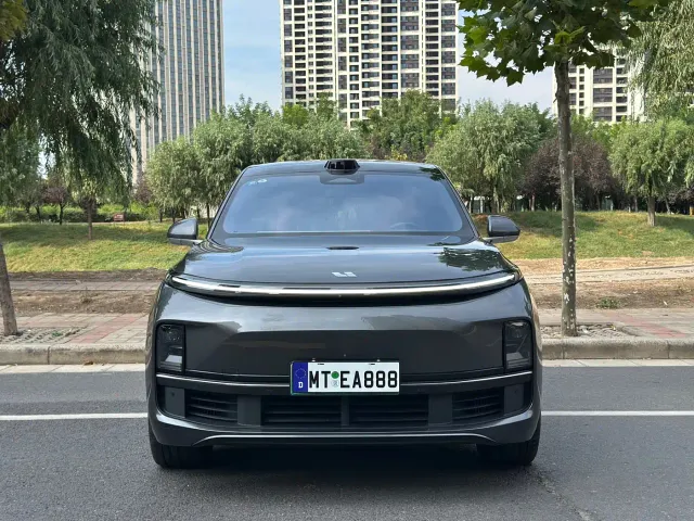 Li Auto L9 — Фото автомобиля 2