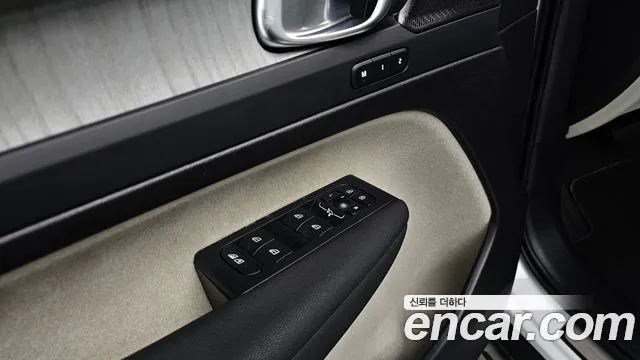 Volvo XC40 — Фото автомобиля 28