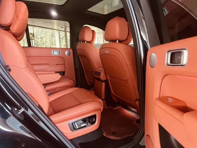 Li Auto L8 — Фото автомобиля 9