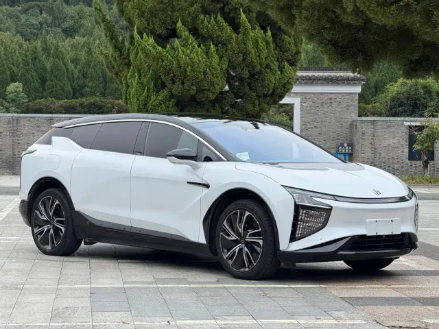 HiPhi X — Фото автомобиля 3