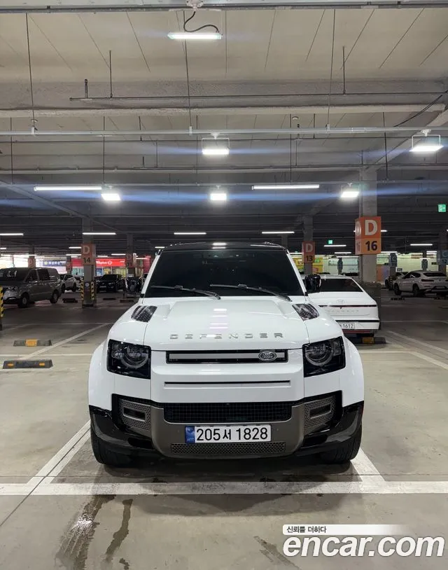 Land Rover Defender Defender (L663) 110 P300 X-Dynamic SE — Фото автомобиля 3