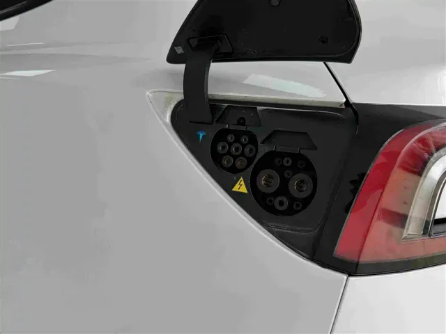 Tesla Model 3 — Фото автомобиля 17