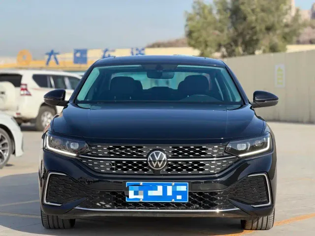 Volkswagen Passat — Фото автомобиля 2