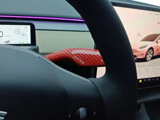 Tesla Model Y — Фото автомобиля 16