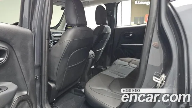 Jeep Renegade — Фото автомобиля 9