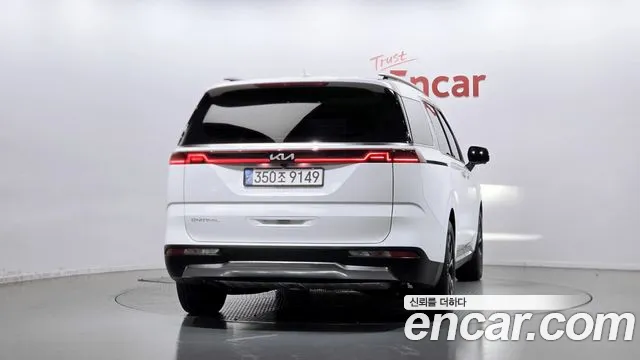 Kia Carnival Generation 4 — Фото автомобиля 4