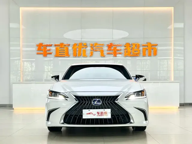 Lexus ES — Фото автомобиля 3