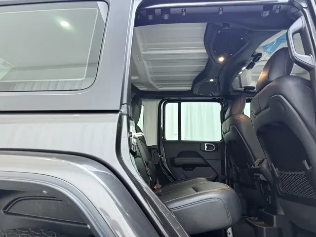 Jeep Wrangler — Фото автомобиля 14
