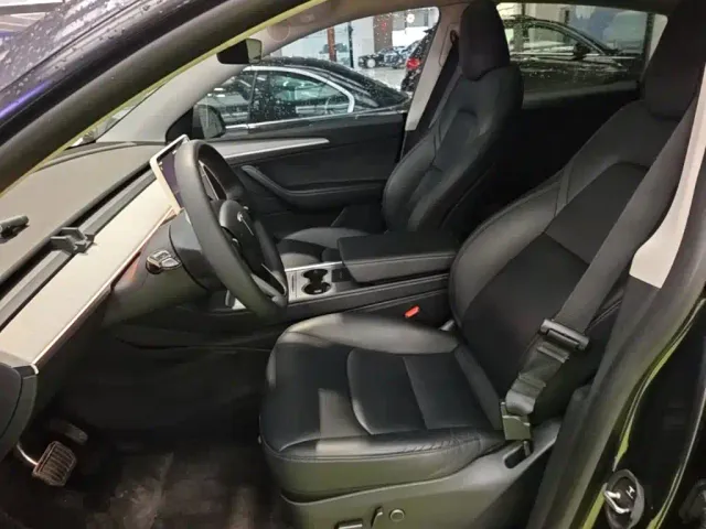 Tesla Model Y — Фото автомобиля 6