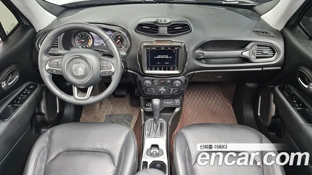 Jeep Renegade — Фото автомобиля 6