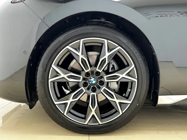 BMW 7 Series — Фото автомобиля 25