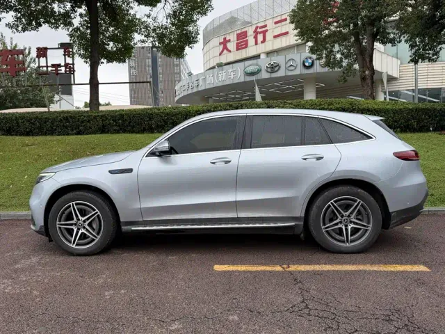Mercedes-Benz EQC — Фото автомобиля 3