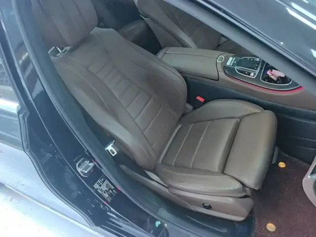 Mercedes-Benz E-Class — Фото автомобиля 24