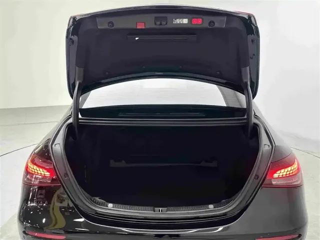 Mercedes-Benz E-Class — Фото автомобиля 16