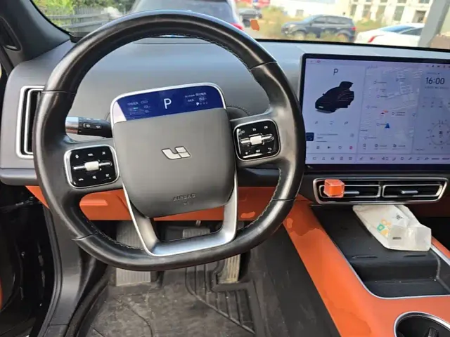 Li Auto L7 — Фото автомобиля 10