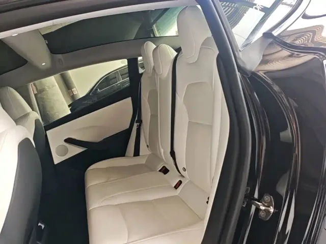Tesla Model 3 — Фото автомобиля 16