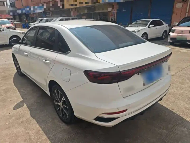 Geely Emgrand — Фото автомобиля 4