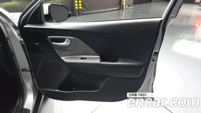 Kia Niro — Фото автомобиля 13