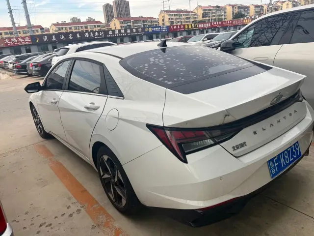Hyundai Elantra — Фото автомобиля 9